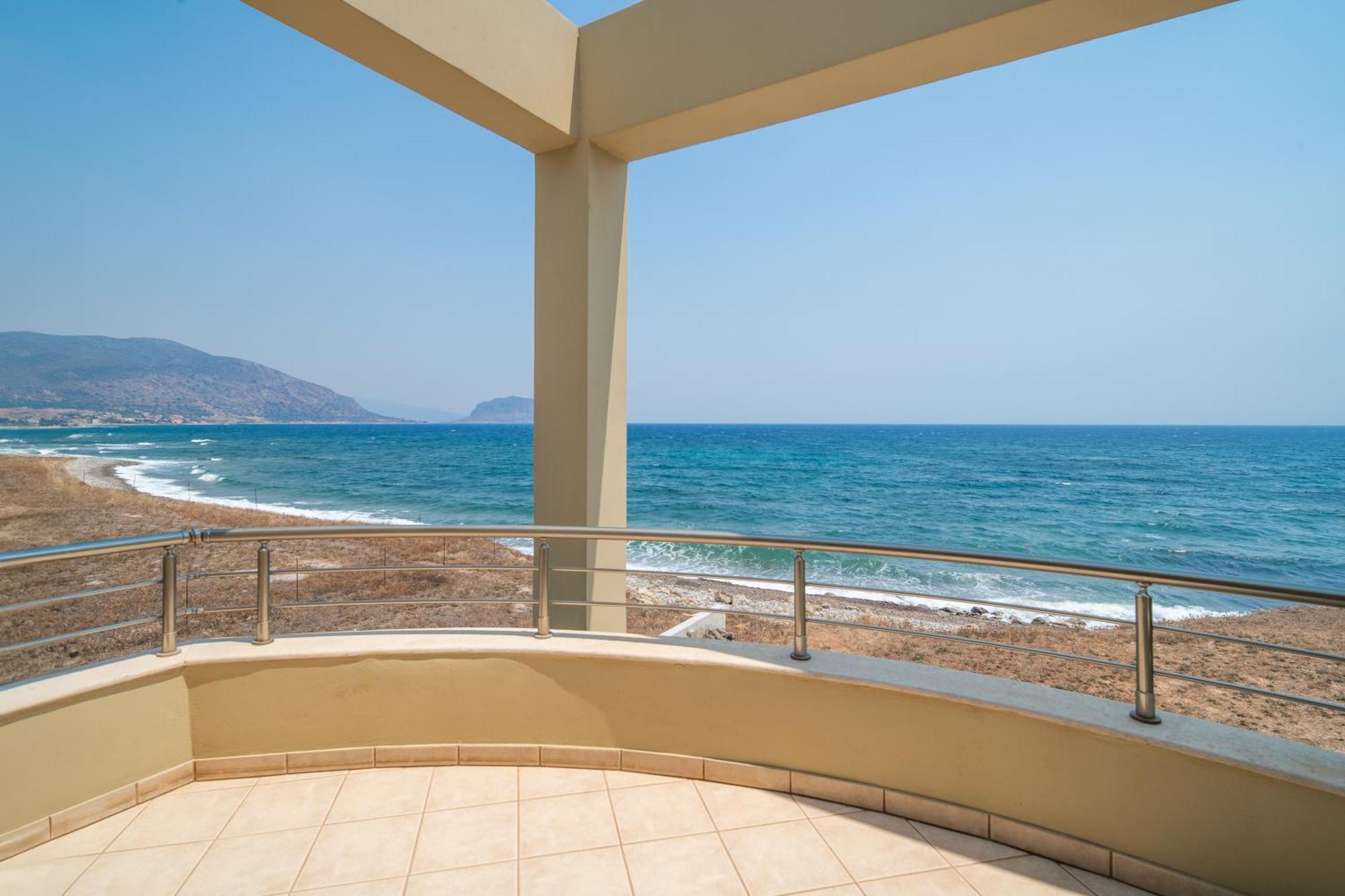 Spacious Beachfront Maisonettes With Stunning Views & A Private Beach Monemvasía Habitación foto